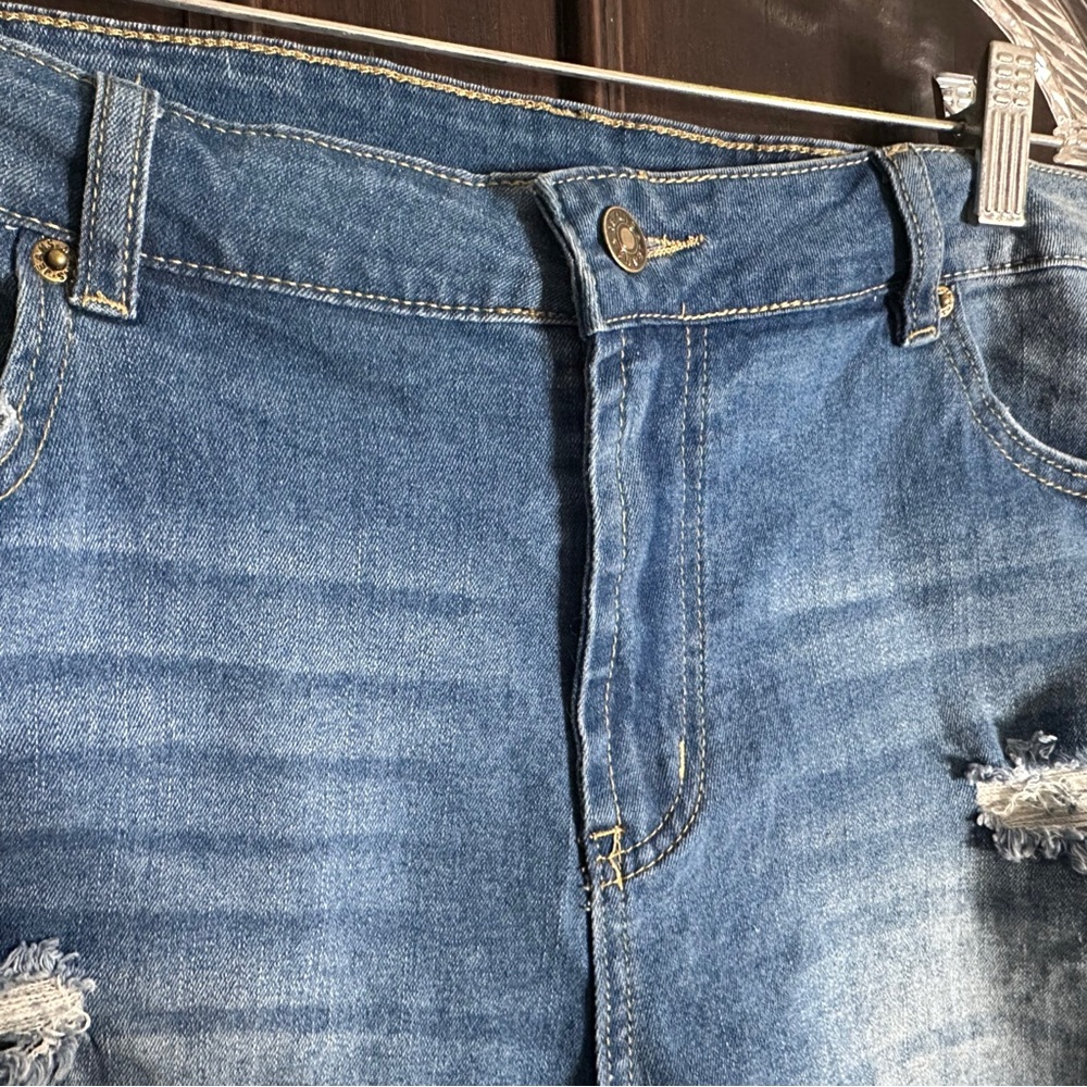 5/$25 😻 Amazon Blue Distressed Jean Shorts - Picture 3 of 5